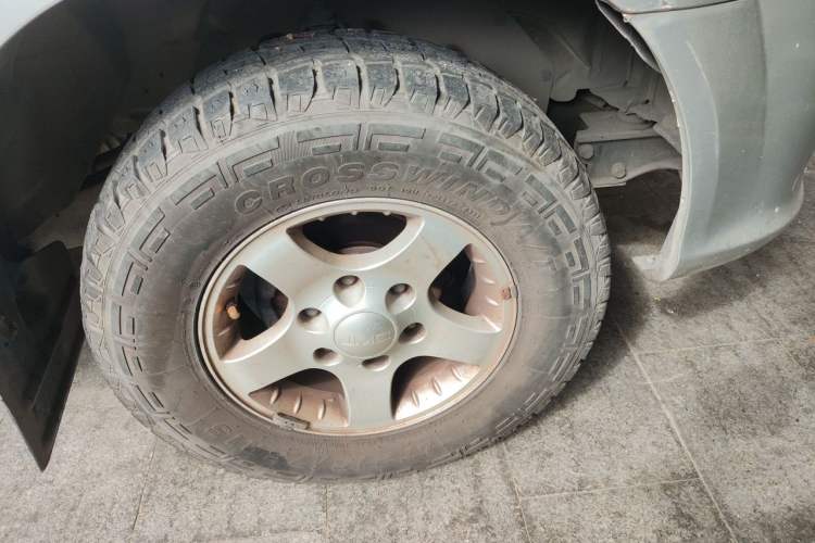 Used JMC Baodian 2016 2.8T New Value-Added Diesel Two-Wheel Drive Standard Version JX493ZLQ4G Right Front Wheel Hub