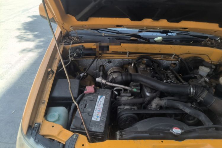 Used JMC Baodian 2016 2.8T New Value-Added Diesel Two-Wheel Drive Standard Version Long Wheelbase – JX493ZLQ4G Engine Bay Right