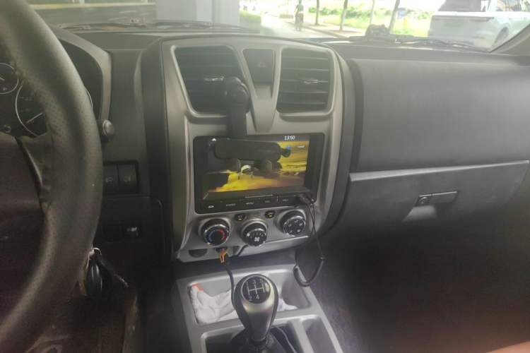 Used JMC Baodian 2018 2.9T New Value-Packed Two-Wheel-Drive Diesel Comfort Version with Extended Cargo Bed – JX4D30B5L Audio And AC Panel