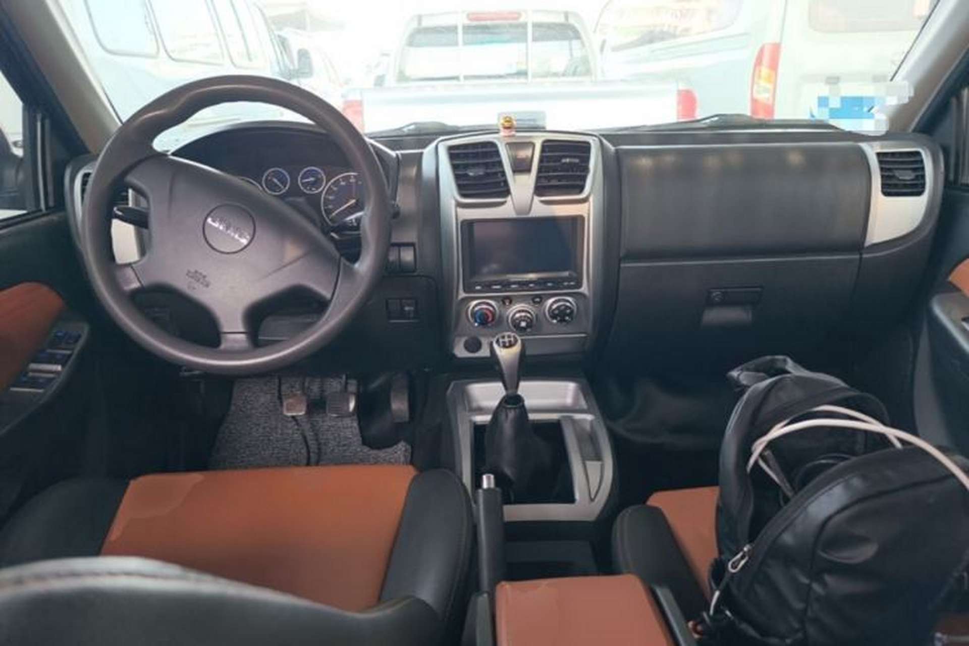 Used JMC Baodian 2018 2.9T New Value-Packed Two-Wheel-Drive Diesel Comfort Version with Extended Cargo Bed – JX4D30B5L Center Console