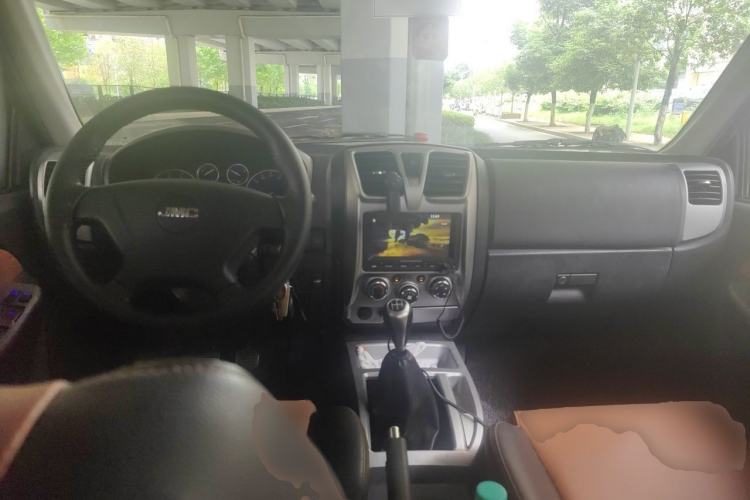 Used JMC Baodian 2018 2.9T New Value-Packed Two-Wheel-Drive Diesel Comfort Version with Extended Cargo Bed – JX4D30B5L Center Console