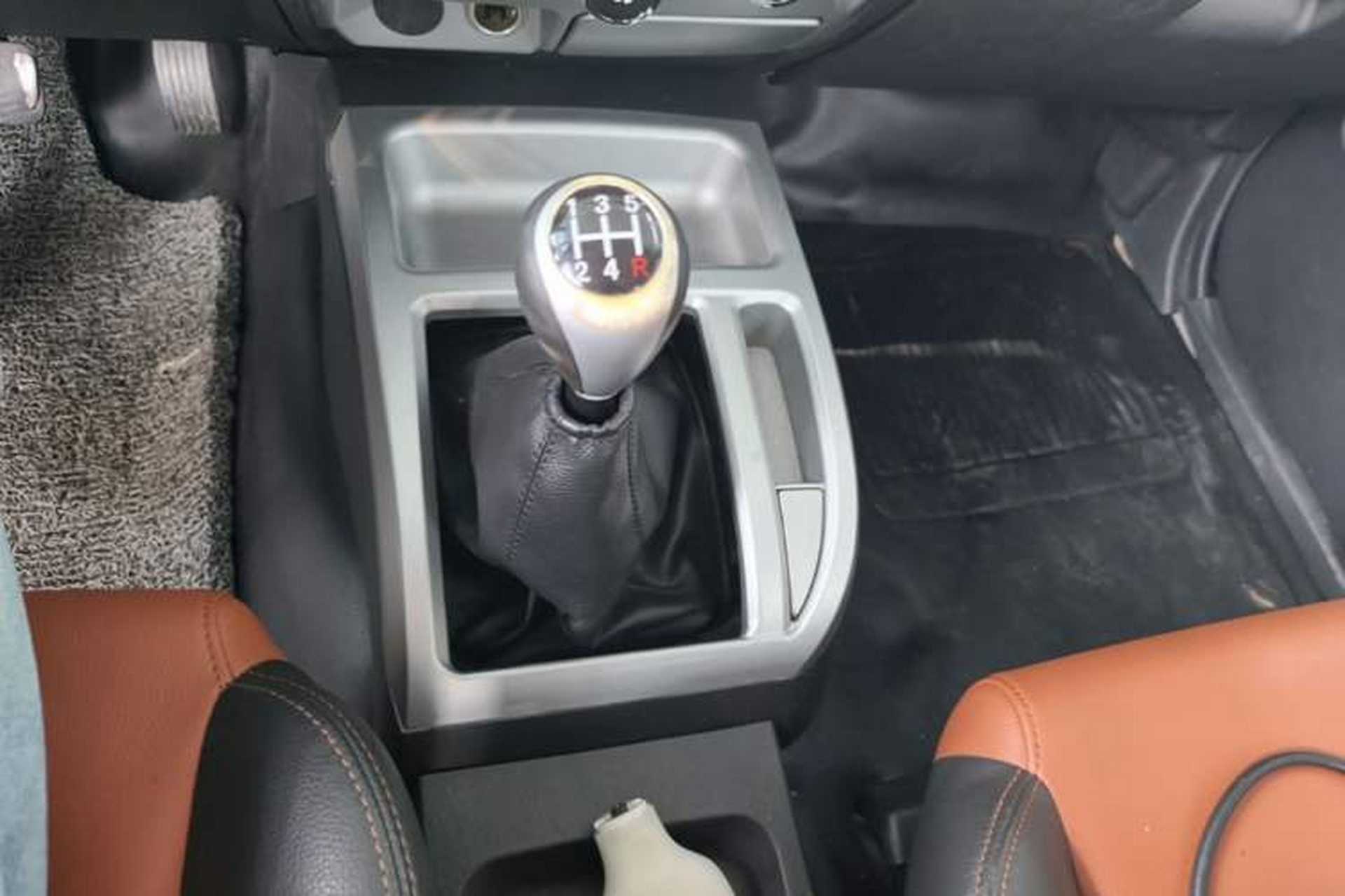 Used JMC Baodian 2018 2.9T New Value-Packed Two-Wheel-Drive Diesel Comfort Version with Extended Cargo Bed – JX4D30B5L Gear Lever