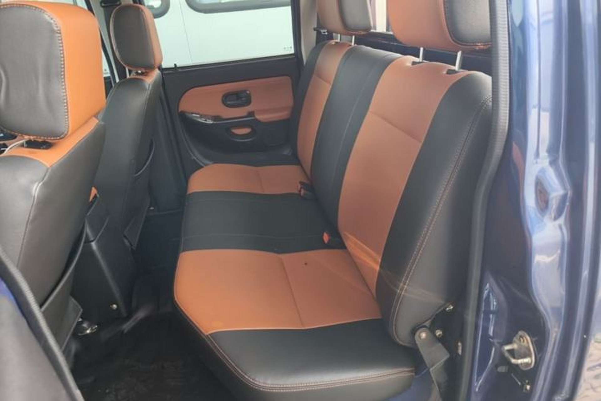 Used JMC Baodian 2018 2.9T New Value-Packed Two-Wheel-Drive Diesel Comfort Version with Extended Cargo Bed – JX4D30B5L Left Rear Seat