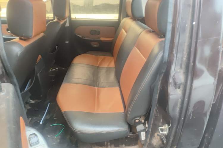 Used JMC Baodian 2018 2.9T New Value-Packed Two-Wheel-Drive Diesel Comfort Version with Extended Cargo Bed – JX4D30B5L Left Rear Seat