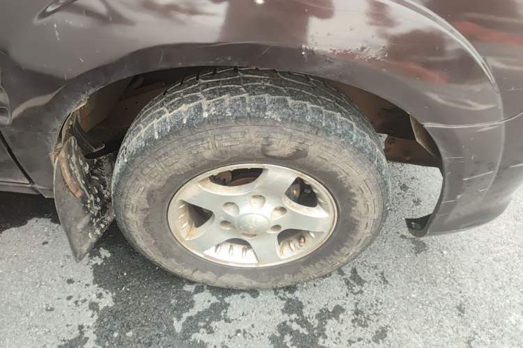 Used JMC Baodian 2018 2.9T New Value-Packed Two-Wheel-Drive Diesel Comfort Version with Extended Cargo Bed – JX4D30B5L Right Front Wheel Hub