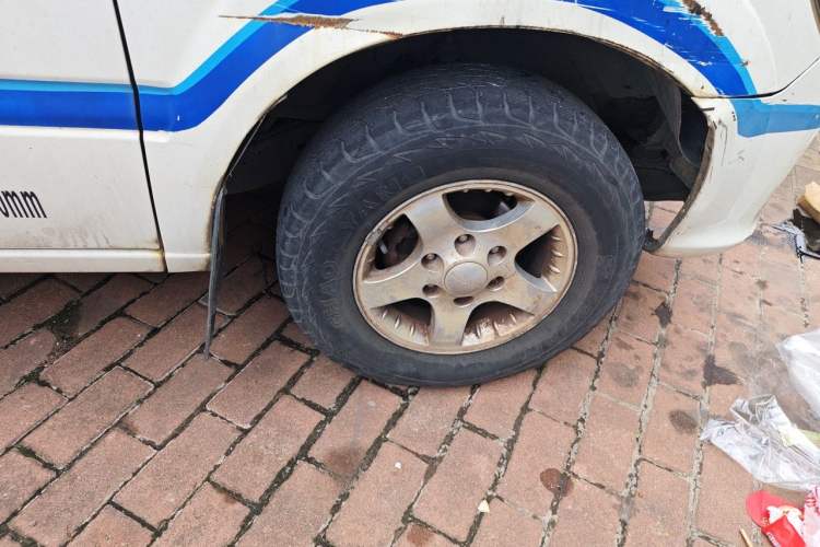 Used JMC Baodian  Right Front Wheel Hub