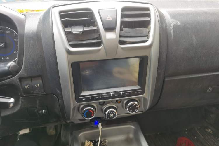 Used JMC Baodian 2018 2.9T New Value-Packed Two-Wheel-Drive Diesel Comfort Version with Extended Cargo Bed – JX4D30B5L Audio And AC Panel