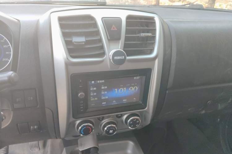 Used JMC Baodian 2018 2.9T New Value-Packed Two-Wheel-Drive Diesel Comfort Version with Extended Cargo Bed – JX4D30B5L Audio And AC Panel