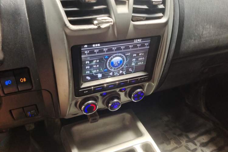 Used JMC Baodian 2018 2.9T New Value-Packed Two-Wheel-Drive Diesel Comfort Version with Extended Cargo Bed – JX4D30B5L Audio And AC Panel