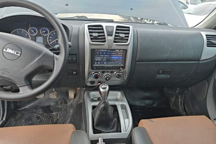 Used JMC Baodian 2018 2.9T New Value-Packed Two-Wheel-Drive Diesel Comfort Version with Extended Cargo Bed – JX4D30B5L Audio And AC Panel