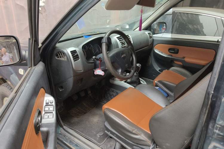Used JMC Baodian 2018 2.9T New Value-Added 4x4 Diesel Comfort Version with Standard Cargo Bed – JX4D30B5L Driver Seat