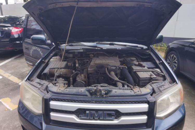 Used JMC Baodian 2018 2.9T New Value-Packed Two-Wheel-Drive Diesel Comfort Version with Extended Cargo Bed – JX4D30B5L Engine Bay