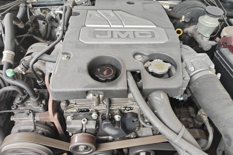 Used JMC Baodian 2018 2.9T New Value-Packed Two-Wheel-Drive Diesel Comfort Version with Extended Cargo Bed – JX4D30B5L Engine Bay