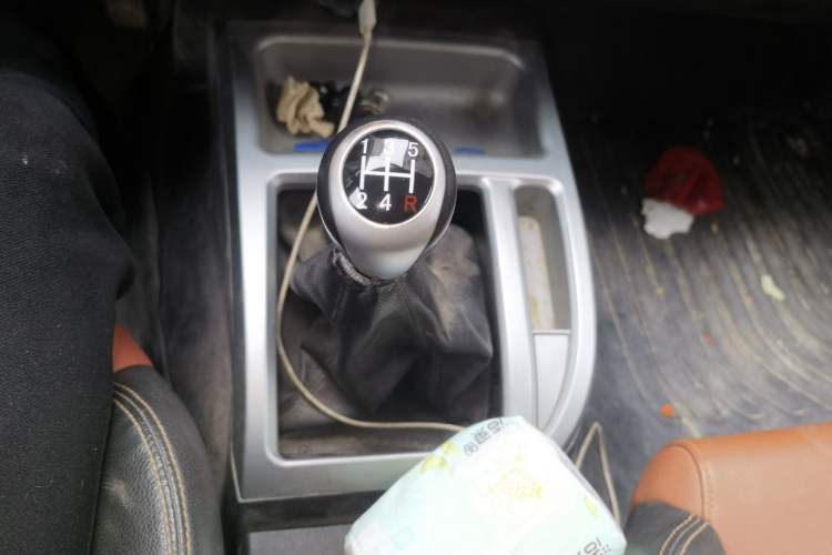 Used JMC Baodian 2018 2.9T New Value-Packed Two-Wheel-Drive Diesel Comfort Version with Extended Cargo Bed – JX4D30B5L Gear Lever