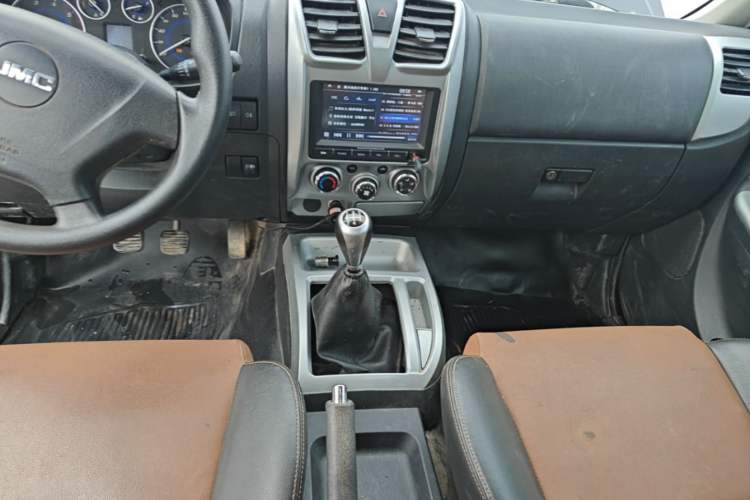 Used JMC Baodian 2018 2.9T New Value-Packed Two-Wheel-Drive Diesel Comfort Version with Extended Cargo Bed – JX4D30B5L Gear Lever