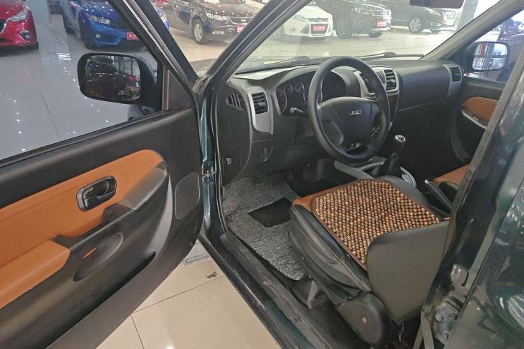 Used JMC Baodian 2018 2.9T New Value-Packed Two-Wheel-Drive Diesel Comfort Version with Standard Cargo Bed – JX4D30B5L Interior 2