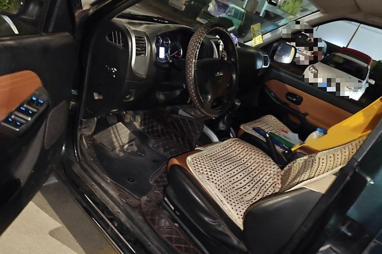 Used JMC Baodian 2018 2.9T New Value-Packed Two-Wheel-Drive Diesel Comfort Version with Extended Cargo Bed – JX4D30B5L Interior 3