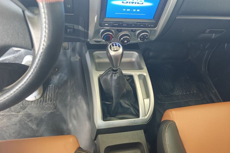 Used JMC Baodian 2018 2.9T New Value-Packed Two-Wheel-Drive Diesel Comfort Version with Extended Cargo Bed – JX4D30B5L Interior 4