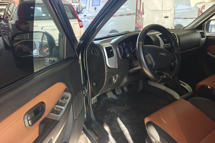 Used JMC Baodian 2018 2.9T New Value-Packed Two-Wheel-Drive Diesel Comfort Version with Extended Cargo Bed – JX4D30B5L Interior 5
