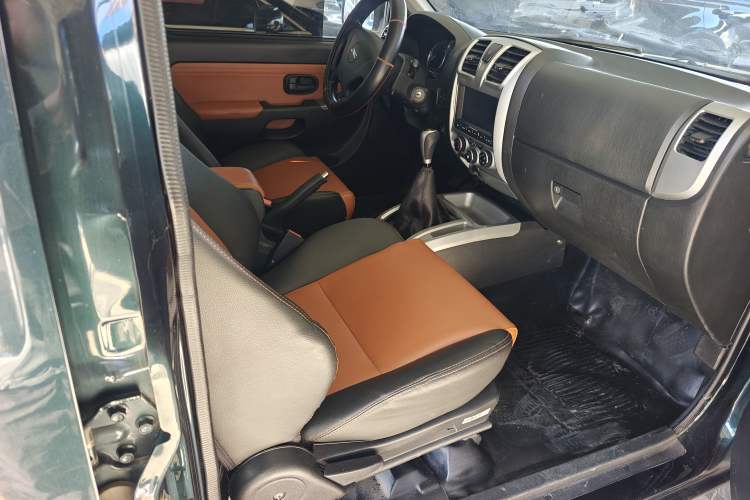 Used JMC Baodian 2018 2.9T New Value-Packed Two-Wheel-Drive Diesel Comfort Version with Extended Cargo Bed – JX4D30B5L Interior 6