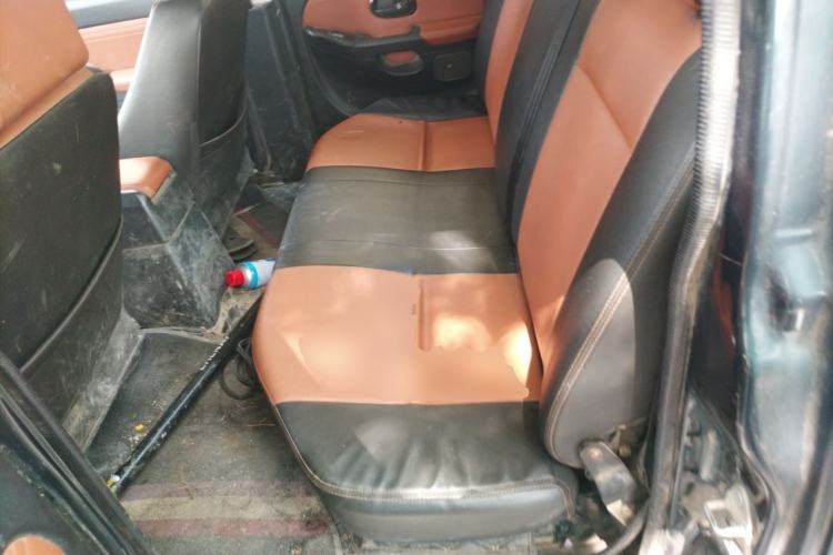 Used JMC Baodian 2018 2.9T New Value-Added 4x4 Diesel Comfort Version with Standard Cargo Bed – JX4D30B5L Left Rear Seat