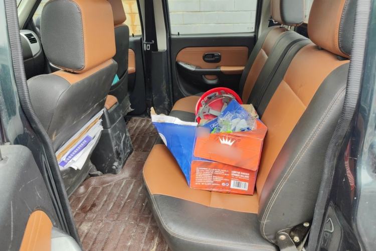 Used JMC Baodian 2018 2.9T New Value-Packed Two-Wheel-Drive Diesel Comfort Version with Extended Cargo Bed – JX4D30B5L Left Rear Seat