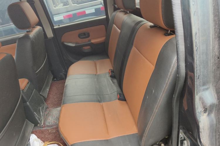 Used JMC Baodian 2018 2.9T New Value-Packed Two-Wheel-Drive Diesel Comfort Version with Standard Cargo Bed – JX4D30B5L Left Rear Seat