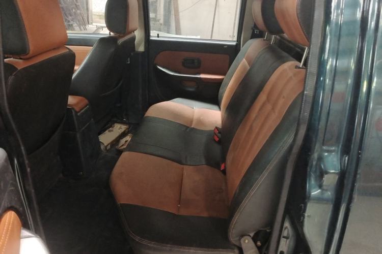 Used JMC Baodian 2018 2.9T New Value-Packed Two-Wheel-Drive Diesel Comfort Version with Extended Cargo Bed – JX4D30B5L Left Rear Seat