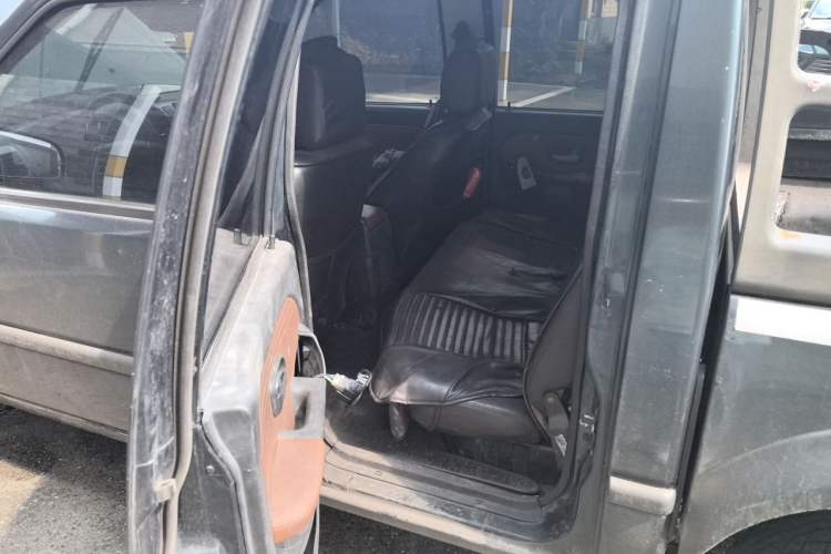Used JMC Baodian 2018 2.9T New Value-Packed Two-Wheel-Drive Diesel Comfort Version with Standard Cargo Bed – JX4D30B5L Left Rear Seat