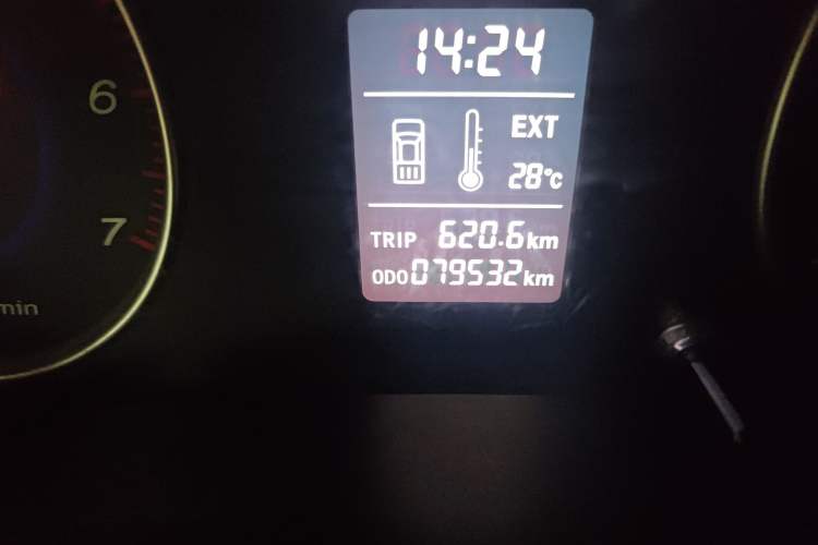 Used JMC Baodian 2018 2.9T New Value-Packed Two-Wheel-Drive Diesel Comfort Version with Standard Cargo Bed – JX4D30B5L Odometer Close Up