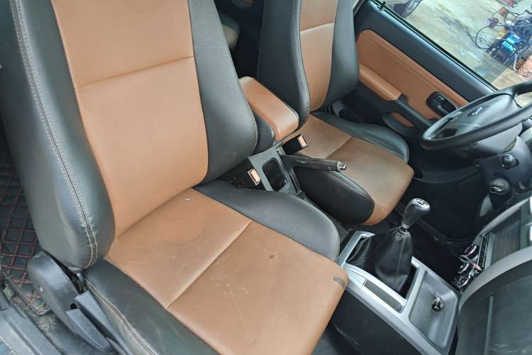 Used JMC Baodian 2018 2.9T New Value-Packed Two-Wheel-Drive Diesel Comfort Version with Extended Cargo Bed – JX4D30B5L Right Front Seat