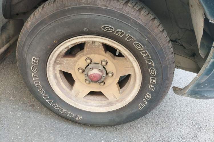 Used JMC Baodian 2018 2.9T New Value-Added 4x4 Diesel Comfort Version with Standard Cargo Bed – JX4D30B5L Right Front Wheel Hub