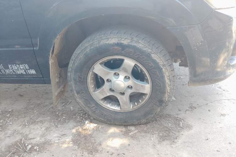 Used JMC Baodian 2018 2.9T New Value-Packed Two-Wheel-Drive Diesel Comfort Version with Extended Cargo Bed – JX4D30B5L Right Front Wheel Hub