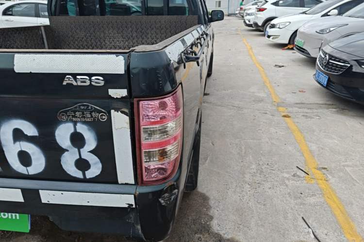 Used JMC Baodian 2018 2.9T New Value-Packed Two-Wheel-Drive Diesel Comfort Version with Extended Cargo Bed – JX4D30B5L Right Rear Taillight