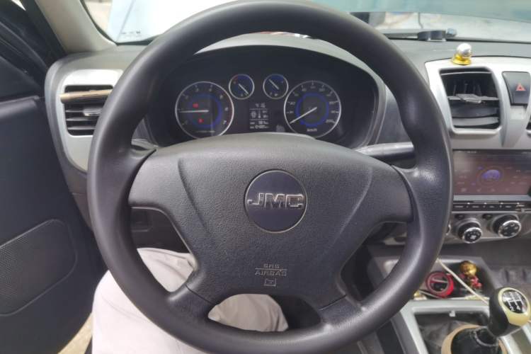 Used JMC Baodian 2018 2.9T New Value-Packed Two-Wheel-Drive Diesel Comfort Version with Extended Cargo Bed – JX4D30B5L Steering Wheel