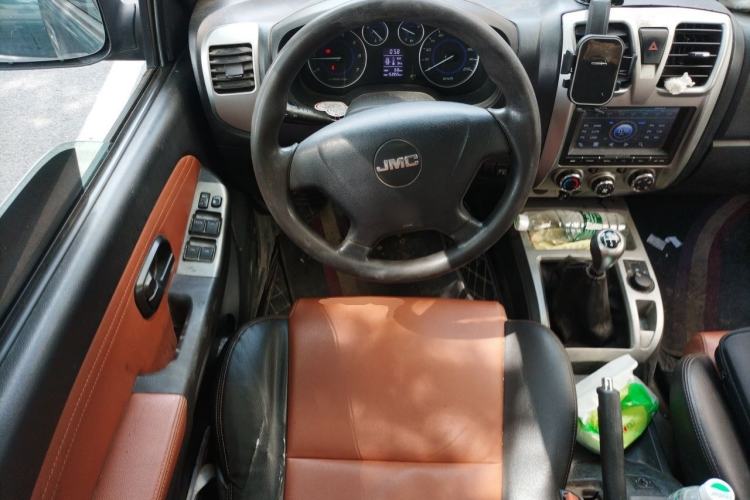 Used JMC Baodian 2018 2.9T New Value-Added 4x4 Diesel Comfort Version with Standard Cargo Bed – JX4D30B5L Steering Wheel