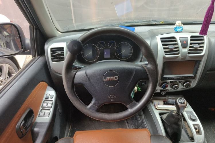 Used JMC Baodian 2018 2.9T New Value-Added 4x4 Diesel Comfort Version with Standard Cargo Bed – JX4D30B5L Steering Wheel