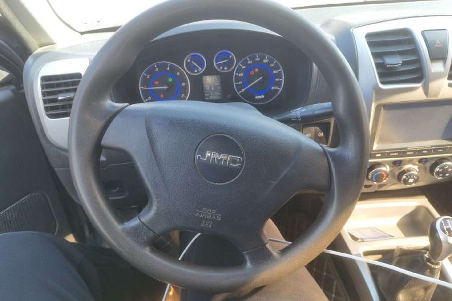 Used JMC Baodian 2018 2.9T New Value-Packed Two-Wheel-Drive Diesel Comfort Version with Standard Cargo Bed – JX4D30B5L Steering Wheel