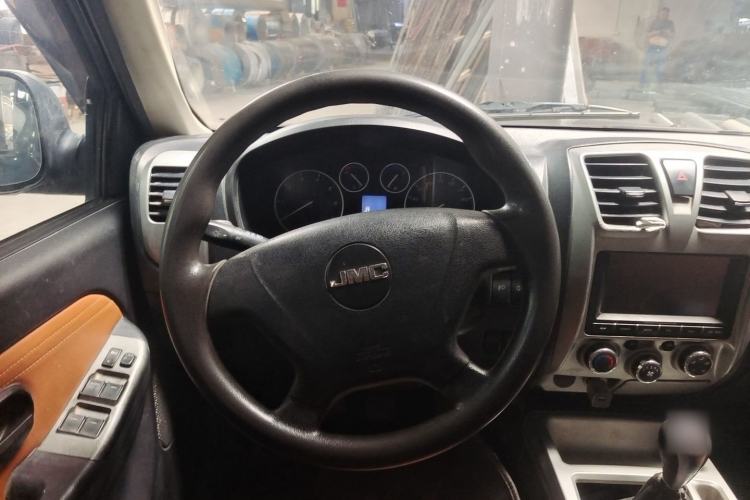 Used JMC Baodian 2018 2.9T New Value-Packed Two-Wheel-Drive Diesel Comfort Version with Extended Cargo Bed – JX4D30B5L Steering Wheel
