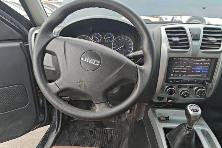 Used JMC Baodian 2018 2.9T New Value-Packed Two-Wheel-Drive Diesel Comfort Version with Extended Cargo Bed – JX4D30B5L Steering Wheel