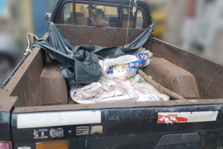 Used JMC Baodian 2018 2.9T New Value-Packed Two-Wheel-Drive Diesel Comfort Version with Extended Cargo Bed – JX4D30B5L Trunk