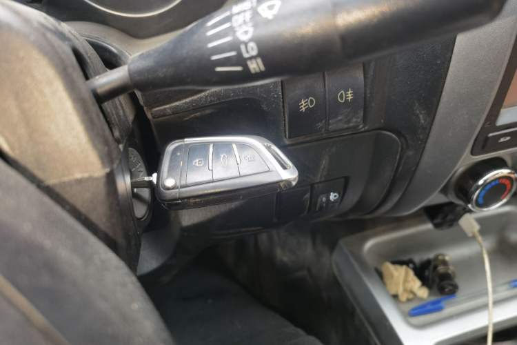 Used JMC Baodian 2018 2.9T New Value-Packed Two-Wheel-Drive Diesel Comfort Version with Extended Cargo Bed – JX4D30B5L Vehicle Key