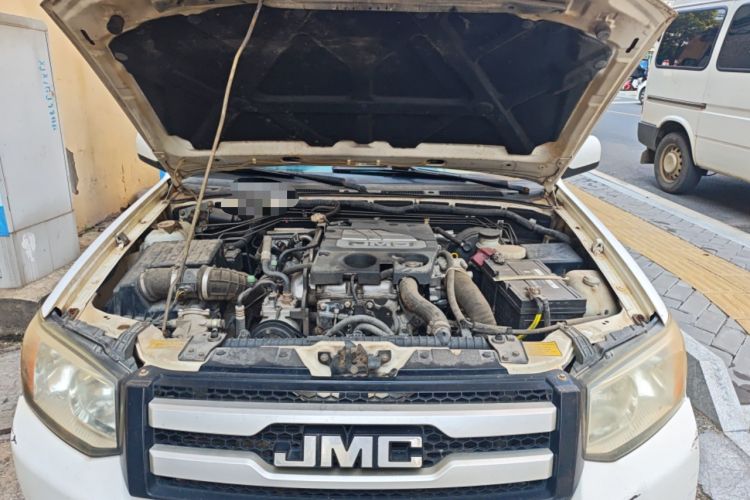 Used JMC Baodian 2018 2.9T New Value-Packed Two-Wheel-Drive Diesel Comfort Version with Extended Cargo Bed – JX4D30B5L Engine Bay