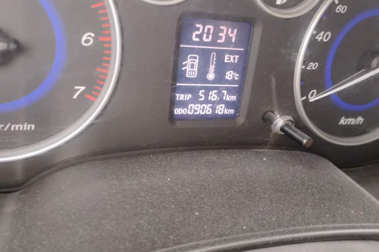Used JMC Baodian 2018 2.9T New Value-Packed Two-Wheel-Drive Diesel Comfort Version with Standard Cargo Bed – JX4D30B5L Odometer Close Up