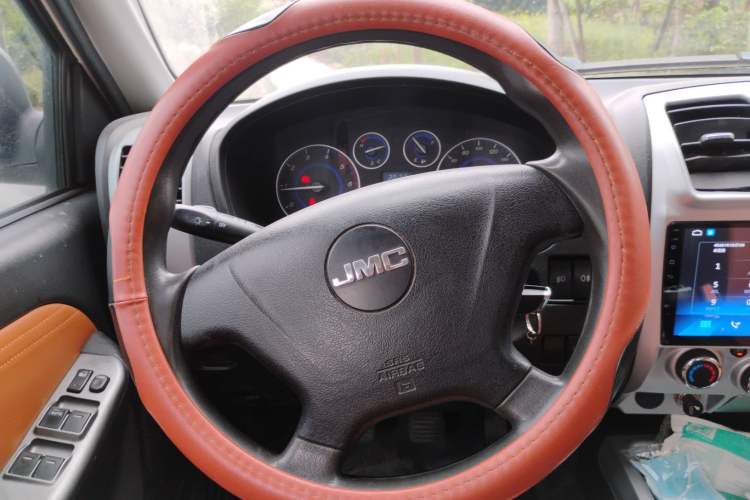 Used JMC Baodian 2018 2.9T New Value-Packed Two-Wheel-Drive Diesel Comfort Version with Standard Cargo Bed – JX4D30B5L Steering Wheel