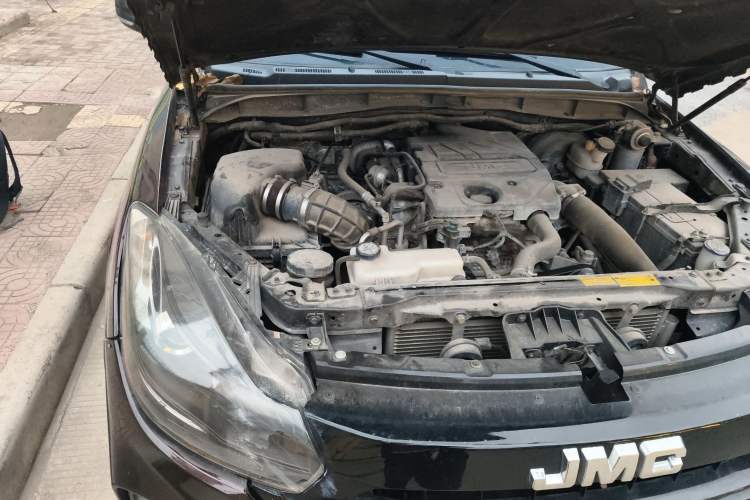 Used JMC Baodian 2020 2.5T Diesel Two-Wheel Drive Comfort Edition Standard Wheelbase JX4D25A6L Engine Bay Right