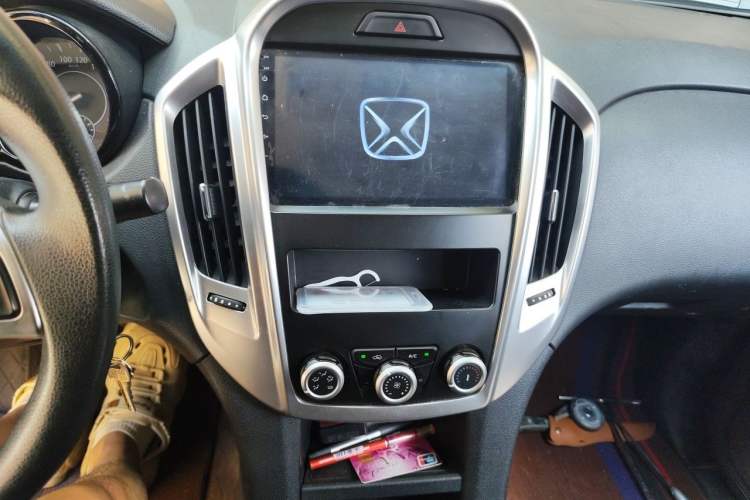Used JMC Baodian 2020 2.5T Diesel Two-Wheel Drive Comfort Edition Long Wheelbase JX4D25A6L Audio And AC Panel
