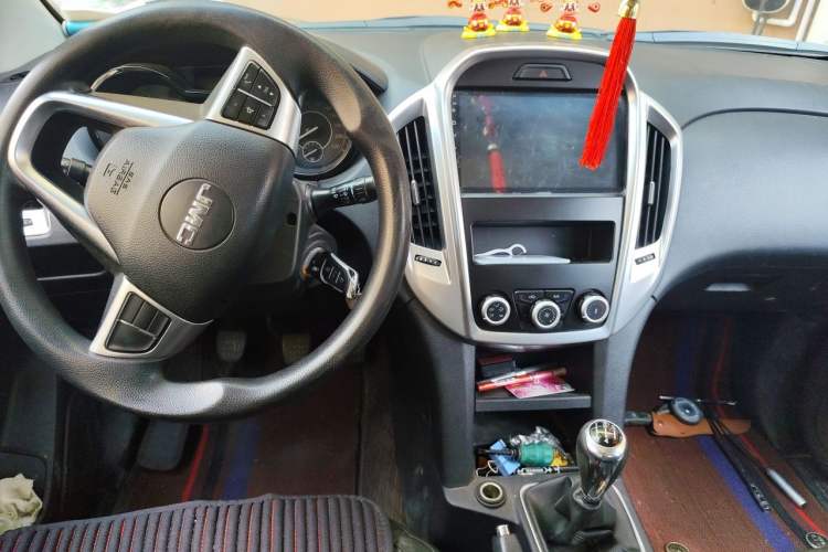 Used JMC Baodian 2020 2.5T Diesel Two-Wheel Drive Comfort Edition Long Wheelbase JX4D25A6L Center Console