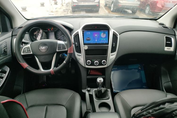 Used JMC Baodian 2020 2.5T Diesel Two-Wheel Drive Comfort Edition Long Wheelbase JX4D25A6L Center Console