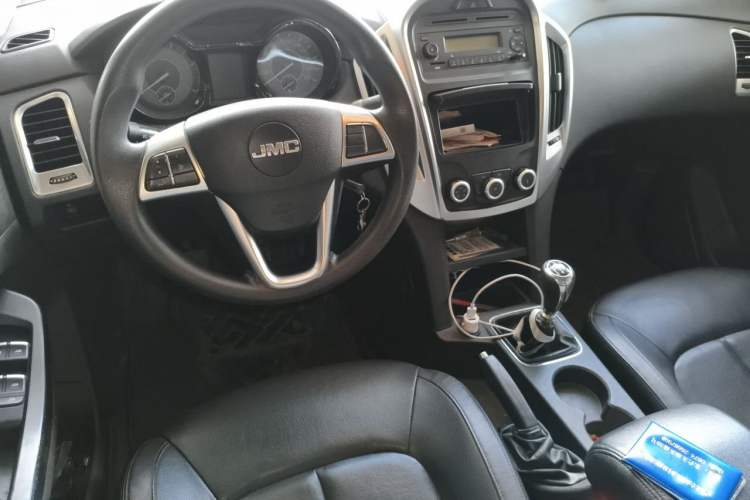 Used JMC Baodian 2020 2.5T Diesel Two-Wheel Drive Comfort Edition Long Wheelbase JX4D25A6L Center Console